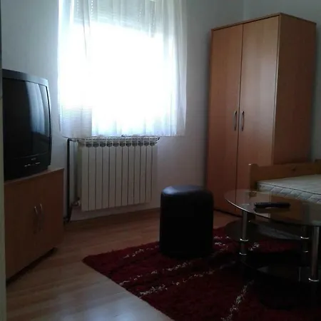 Jednokrevetne Sobe U Bijeljini شقة *